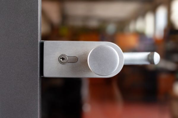 concevoir une porte d’entrée esthétique et sécurisée 